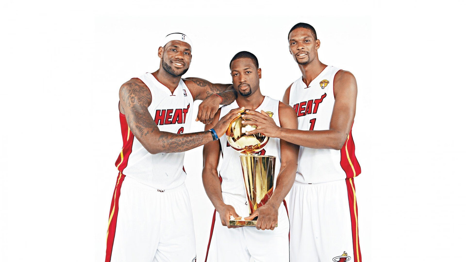 基:全黑队的“稳重后卫”,在防守上总能有效消除对方威胁